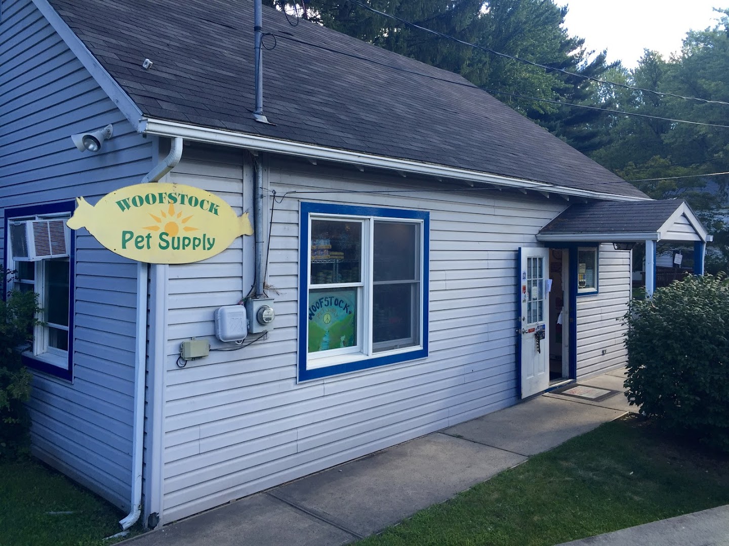 Find Everything for Your Furry Friend at P&D Pet Supply Mountain Top PA.