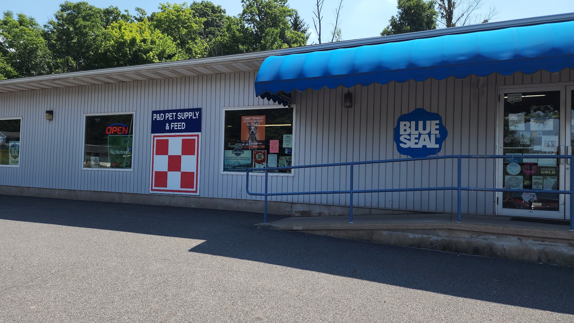 Find Everything for Your Furry Friend at P&D Pet Supply Mountain Top PA.