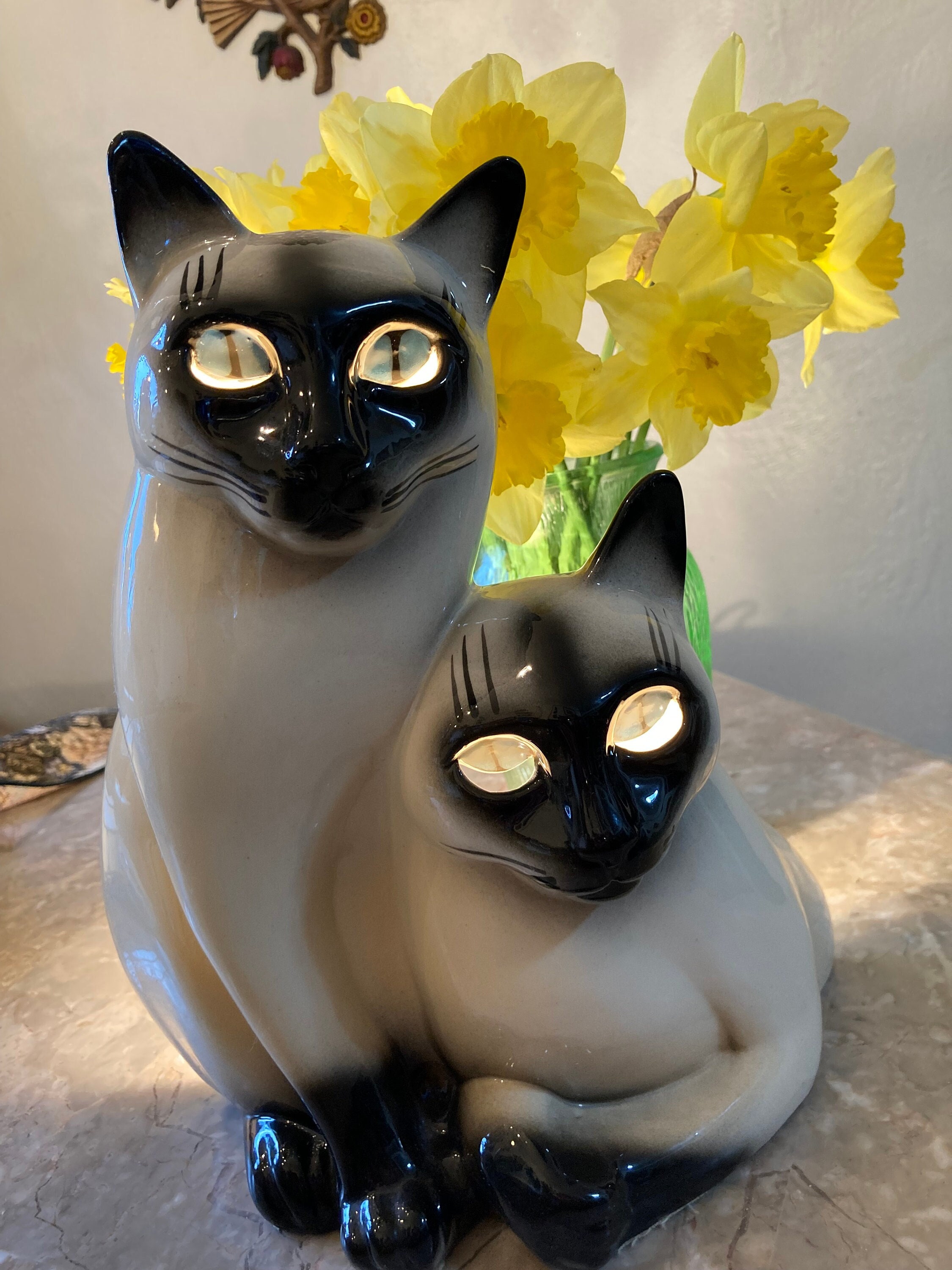 Antique Siamese Cat Lamp: Vintage Charm for Your Home Decor
